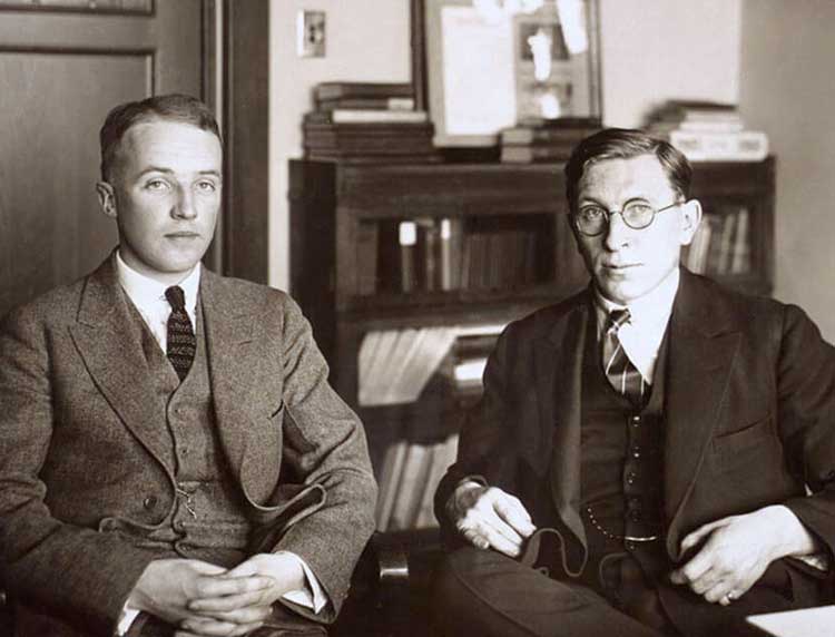 Frederick Banting 和 Charles Best 在多伦多大学首次发现胰岛素