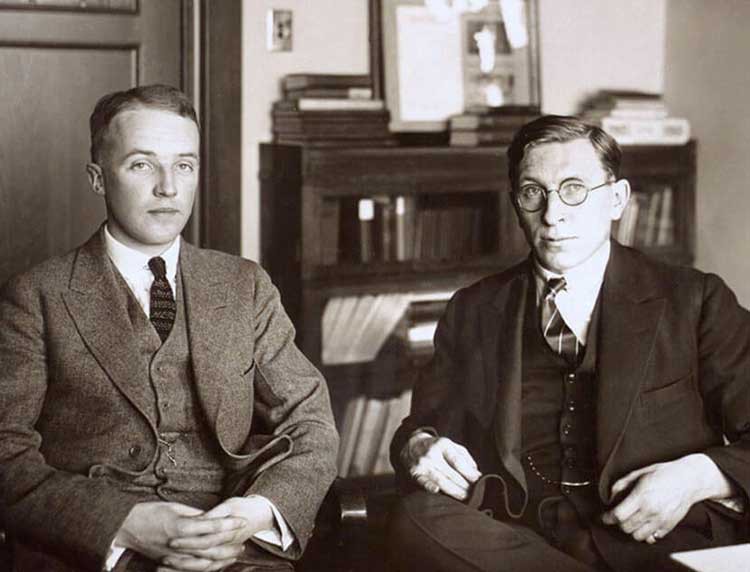弗雷德里克·班廷（Frederick Banting）和查尔斯·贝斯特（Charles Best）在多伦多大学首次发现胰岛素