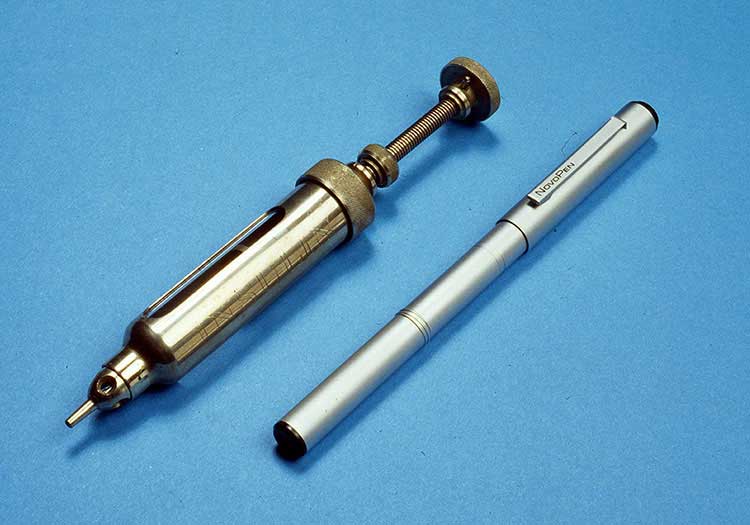 The Novo Syringe from 1925 and the first NovoPen® device from 1985